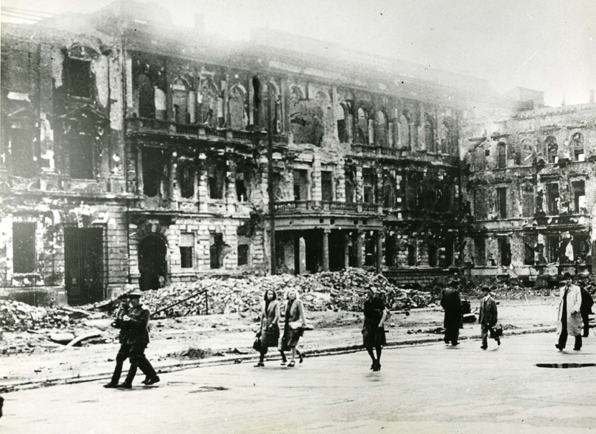 15 F vrier 1944 Berlin A Subi Le Bombardement Le Plus Violent De 15-f-vrier-1944-berlin-a-subi-le-bombardement-le-plus-violent-de